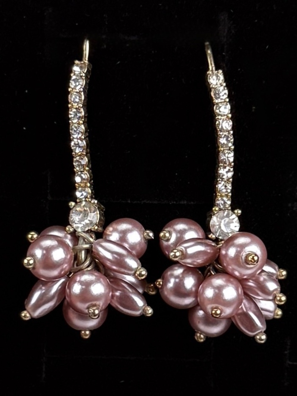 Beautiful vintage light lavender cha-cha cluster pierced earrings